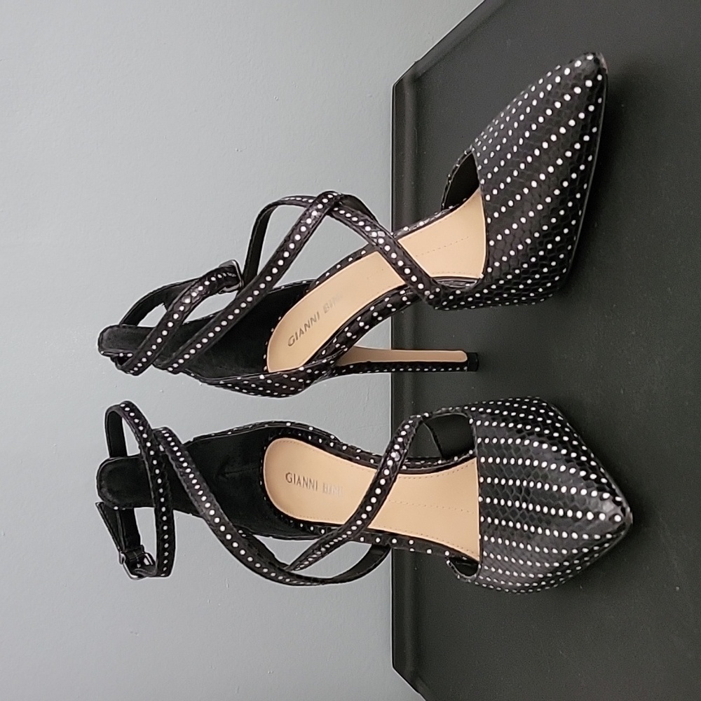 Gianni Bini Black/White Heels